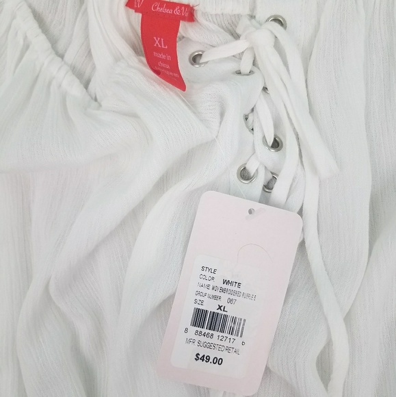 Chelsea & Violet Embroidered Floral Top NWT - Picture 4 of 5